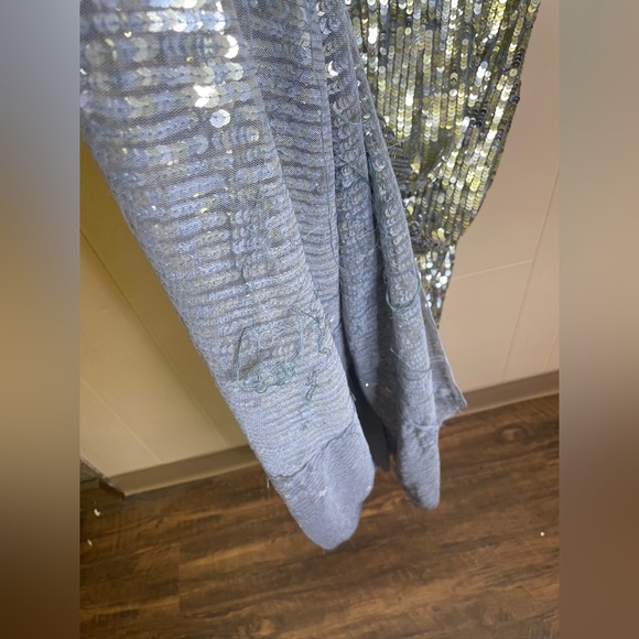 Mac Duggal 4707 Sequin Stripe Platinum Metallic V-Neck Gown Size 12 - Picture 10 of 13